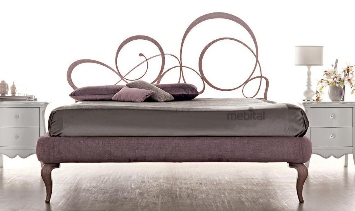 Итальянская кованная кровать с плавными линиями