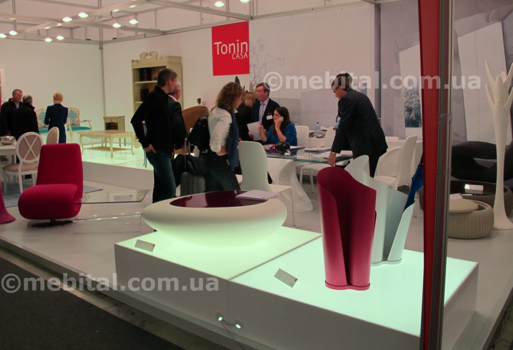 мебель Tonin на итальянской выставке I Saloni Moscow 2011 мебель Tonin на итальянской выставке I Saloni Moscow 2011