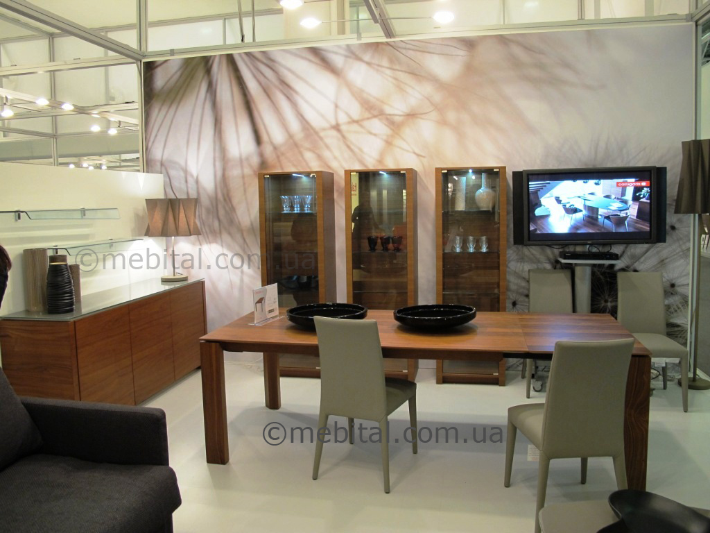 стенд фабрики Calligaris на выставке I Saloni Moscow 2011 стенд фабрики Calligaris на выставке I Saloni Moscow 2011