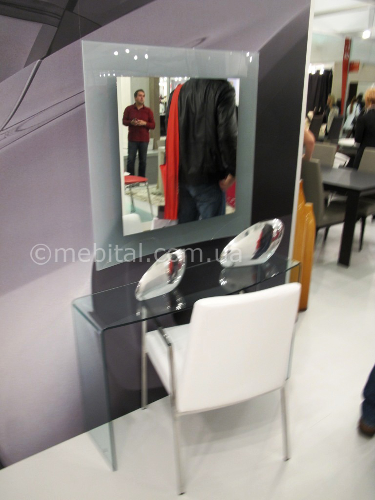 мебель Calligaris на выставке I Saloni Moscow 2011 стенд фабрики Calligaris на выставке I Saloni Moscow 2011